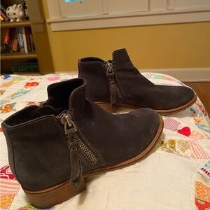 Dolce Vita Navy Suede Booties  Sz 7 1/2